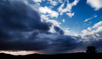 What this weekend holds: A clear divide between warm south and breezy north