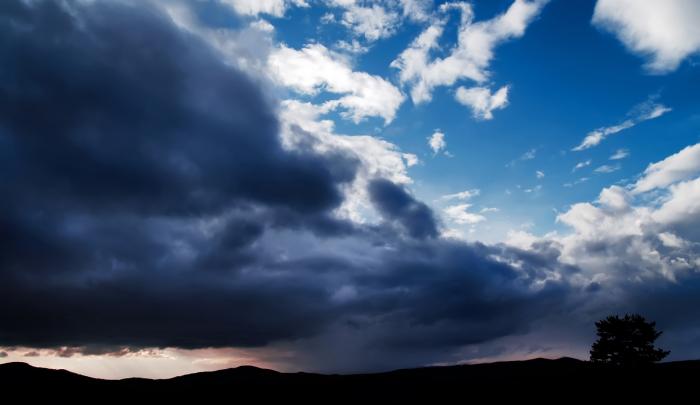 What this weekend holds: A clear divide between warm south and breezy north