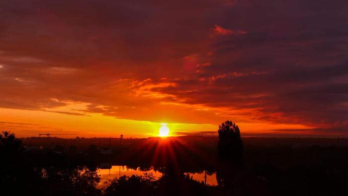 Heat concentrates on the south coast Saturday before rain reaches the west Sunday