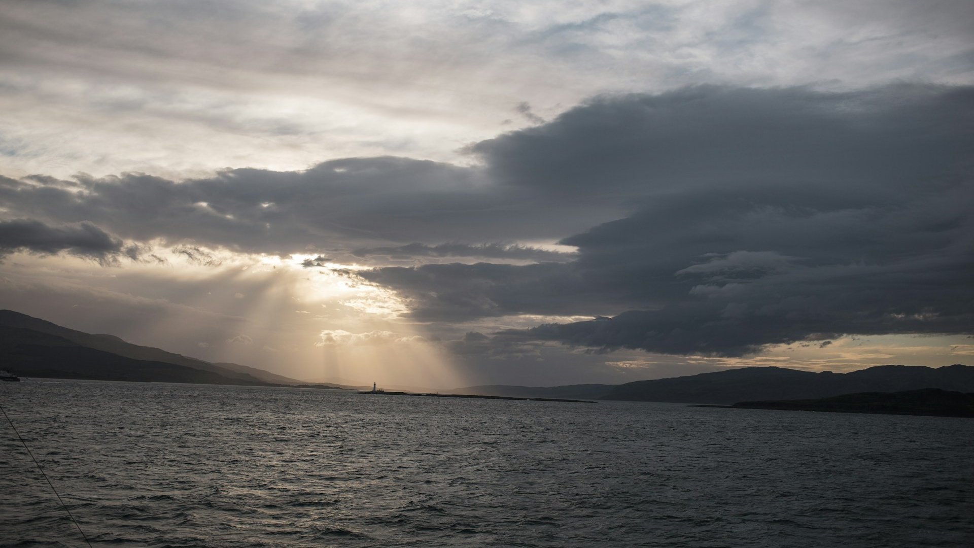 Classic Summer pattern brings sunshine and scattered showers this weekend