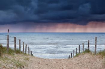 From 26C midweek warmth to blustery showers - a cooler change into the weekend