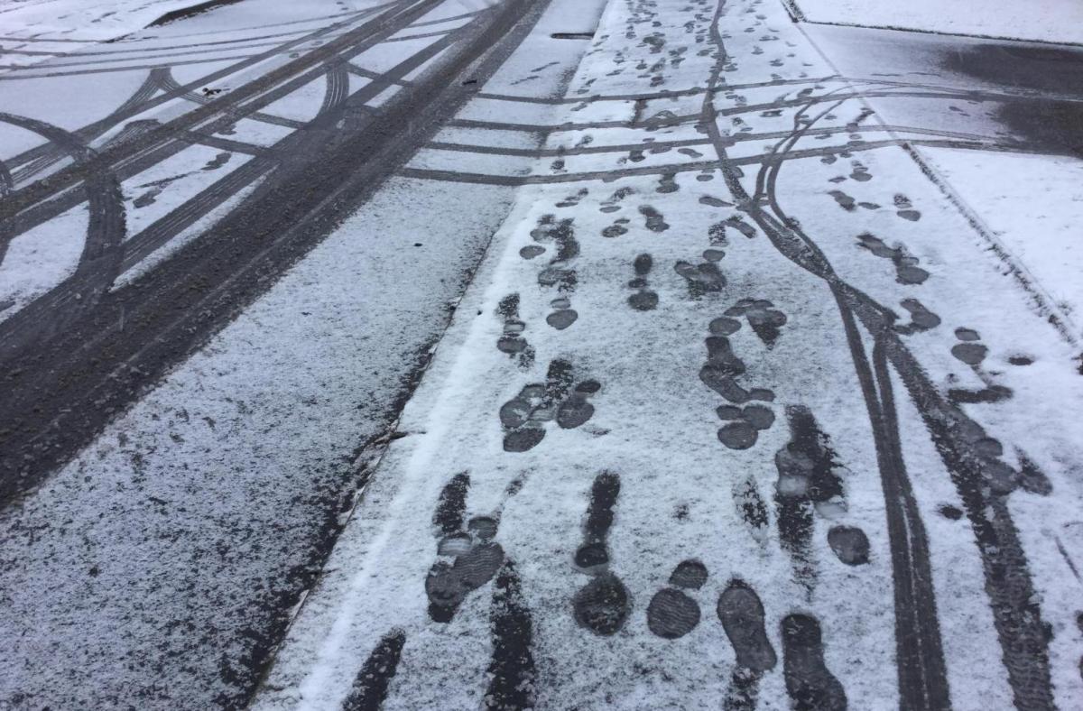 A cold start to the working week with frost, ice and wintry flurries