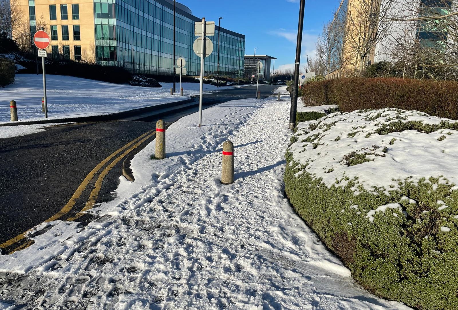 Atlantic low pressures stir the deep Arctic cold but snow and strong winds could still cause disruption