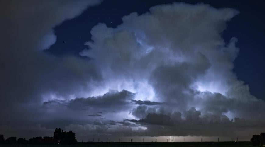 Thunderstorm lightning UK