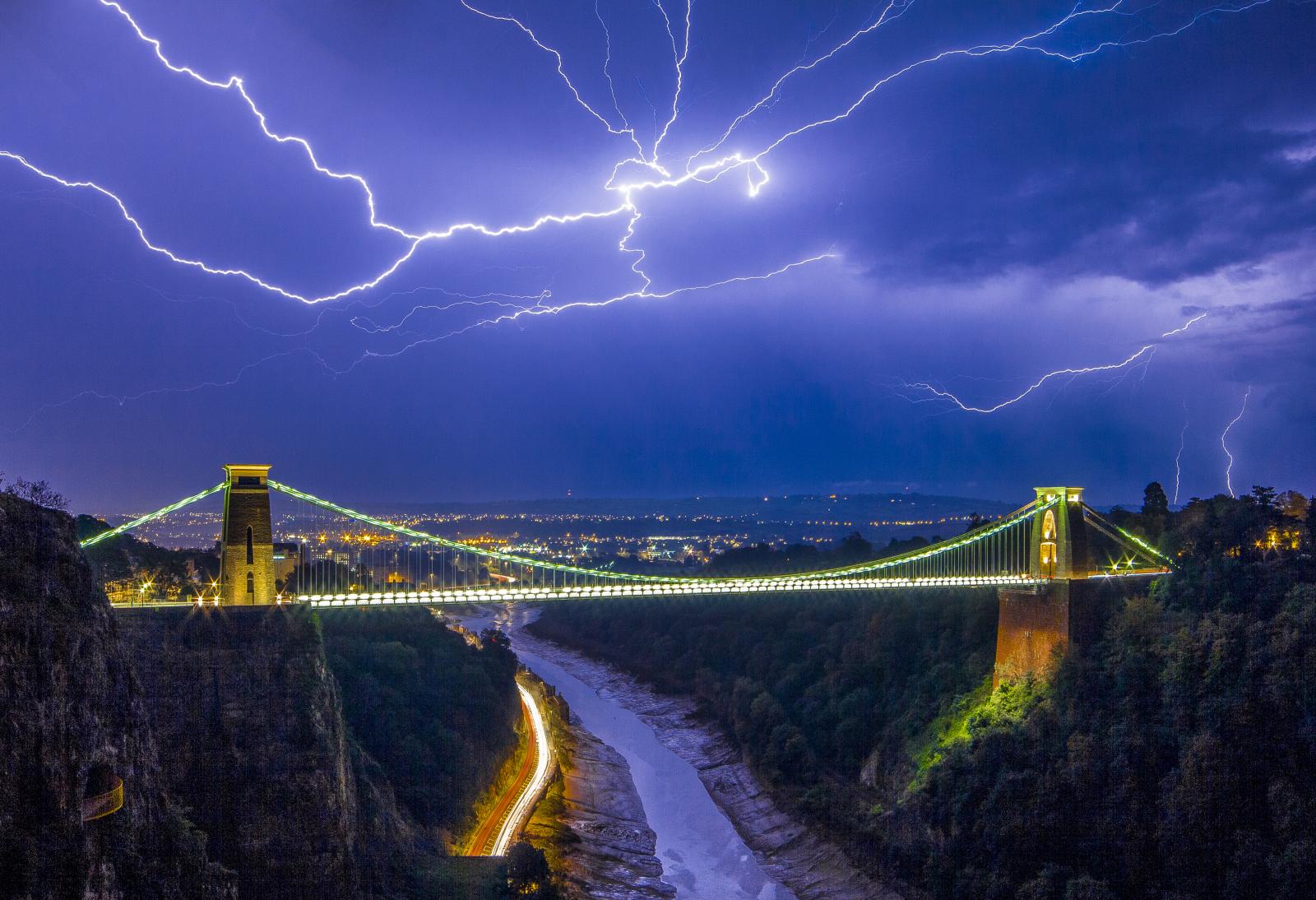 Thunderstorm risk increases from tonight - flash-flooding & travel disruption possible