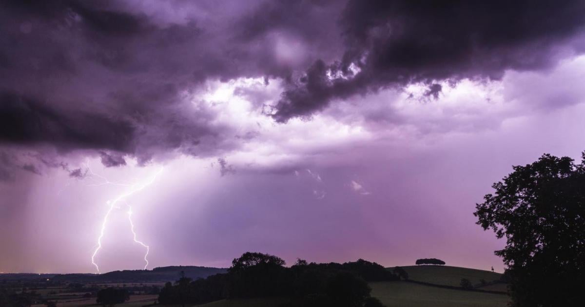 Heat is back for SE UK today, but lively thunderstorms loom for overnight