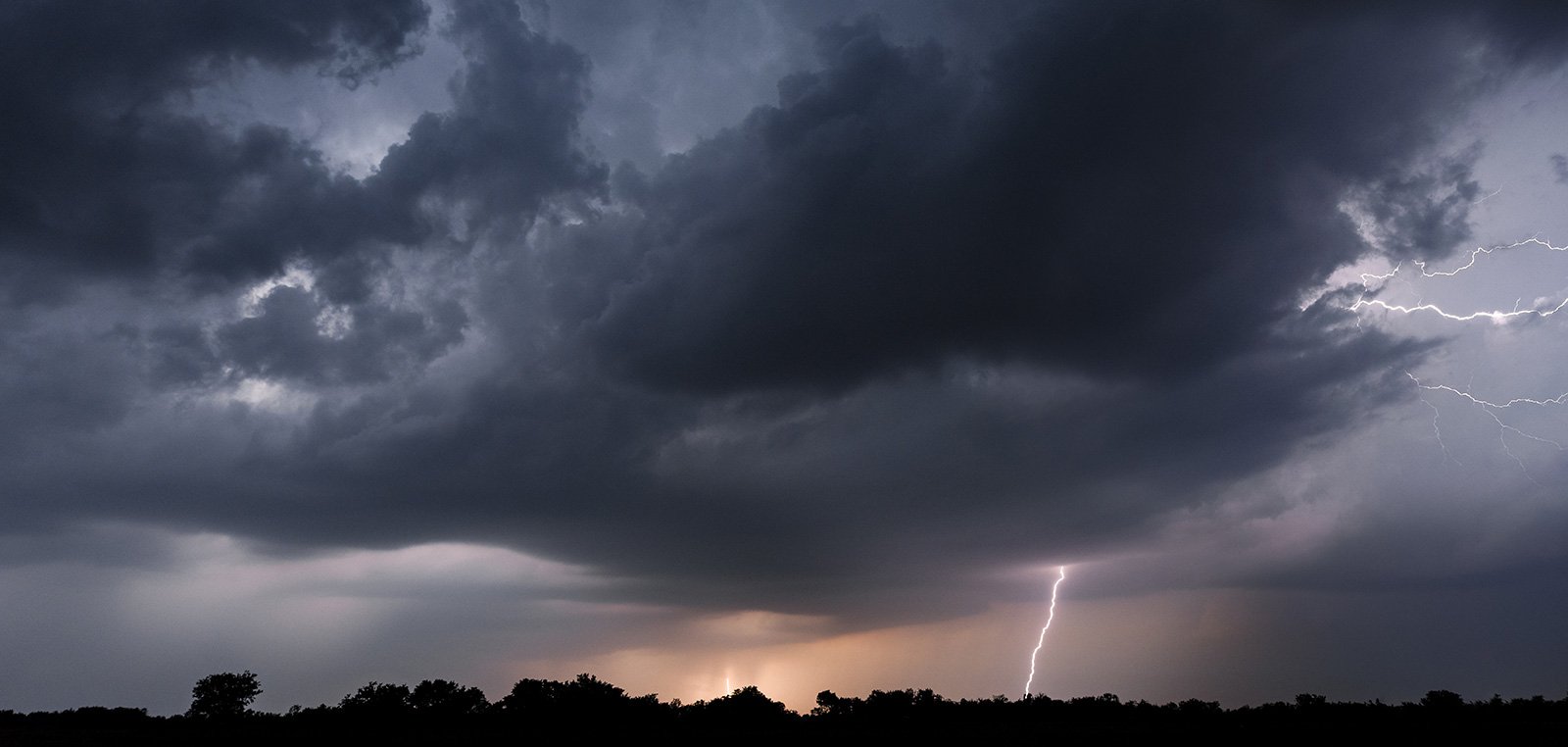 Spanish plume arriving tonight brings risk of thunderstorms rest of the week
