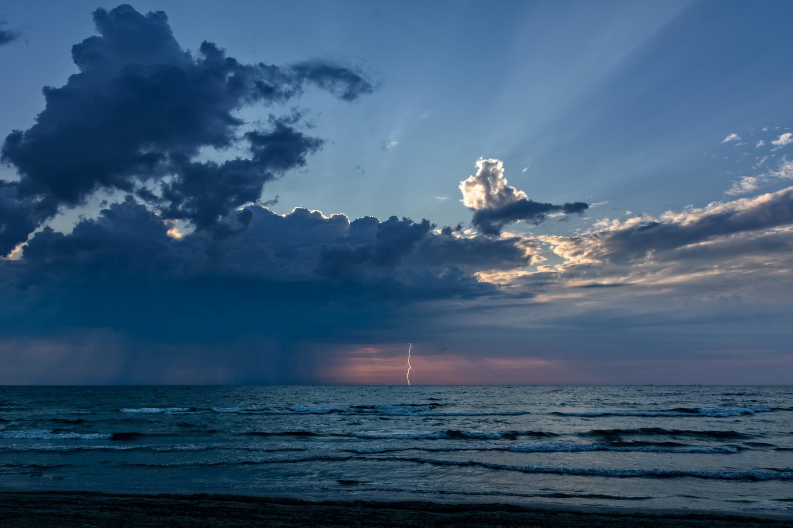 Thunderstorm watch issued for Monday