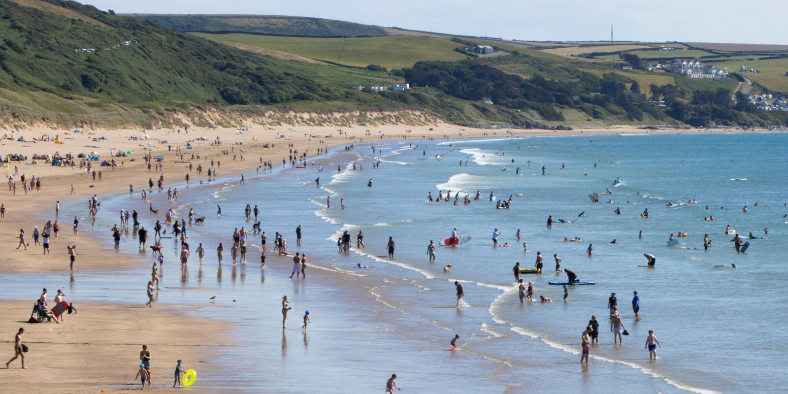 Heat eases with a more changeable spell of weather through the coming week