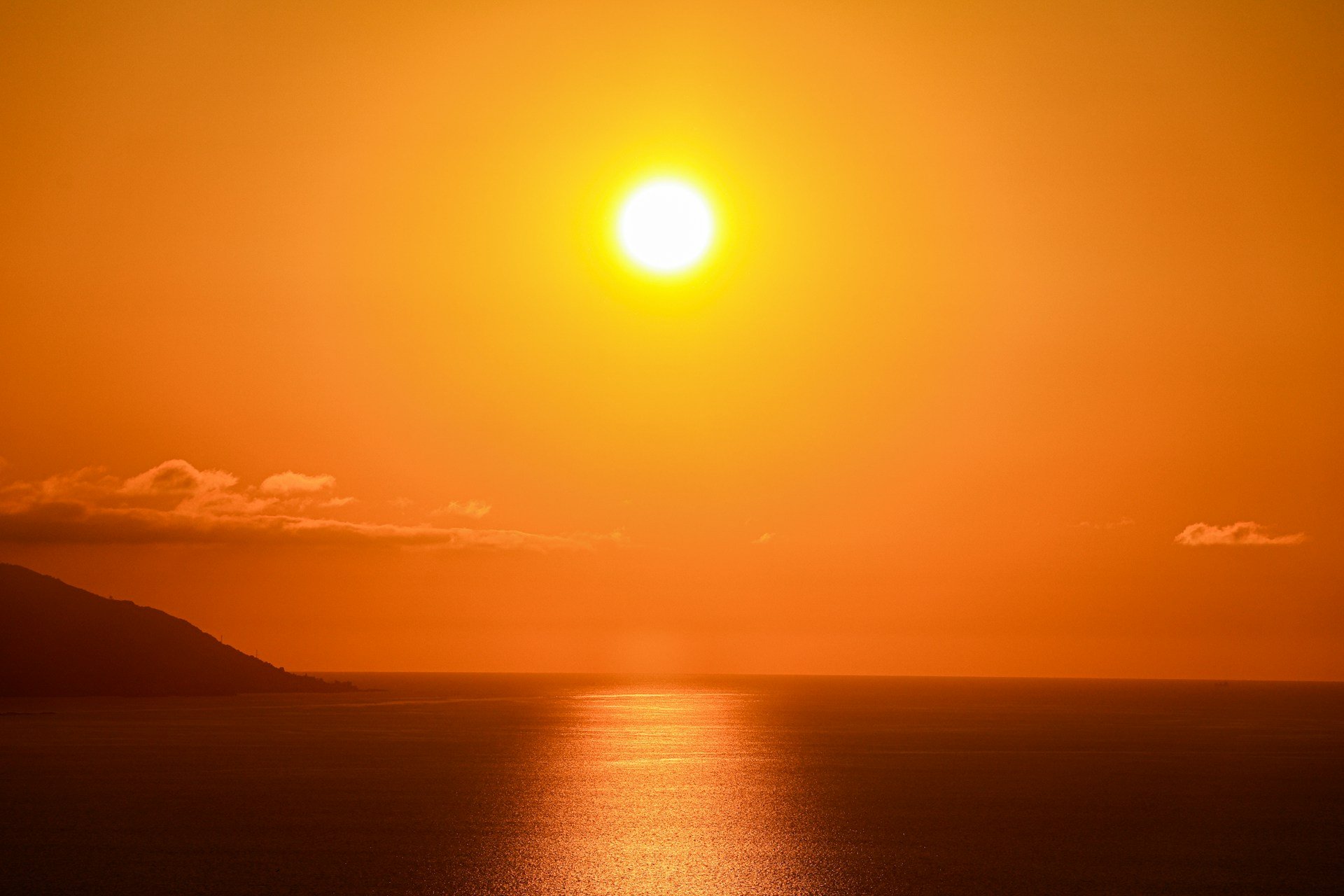 The wider impacts of European heat: UK sunshine, Alpine glaciers, and Scottish snow patches