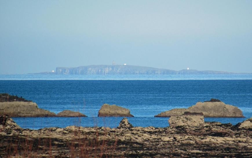 False horizon blue sea