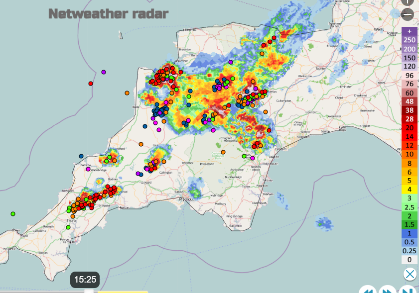 Netweather Radar rainfall and lightning strikes