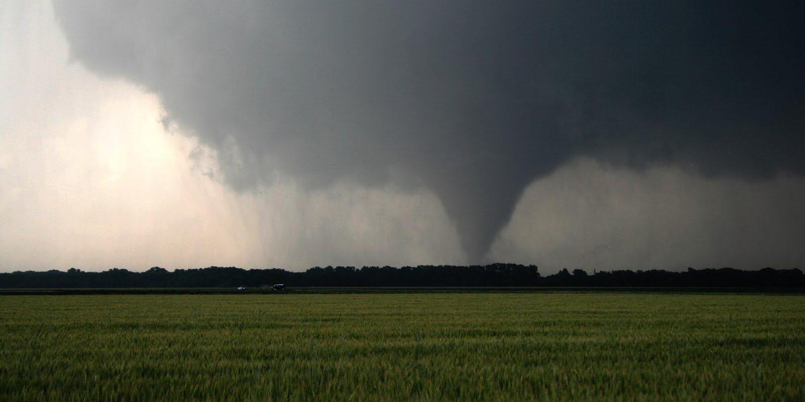 Tornado Touching Down at 6:02pm near Solomon (Kansas)