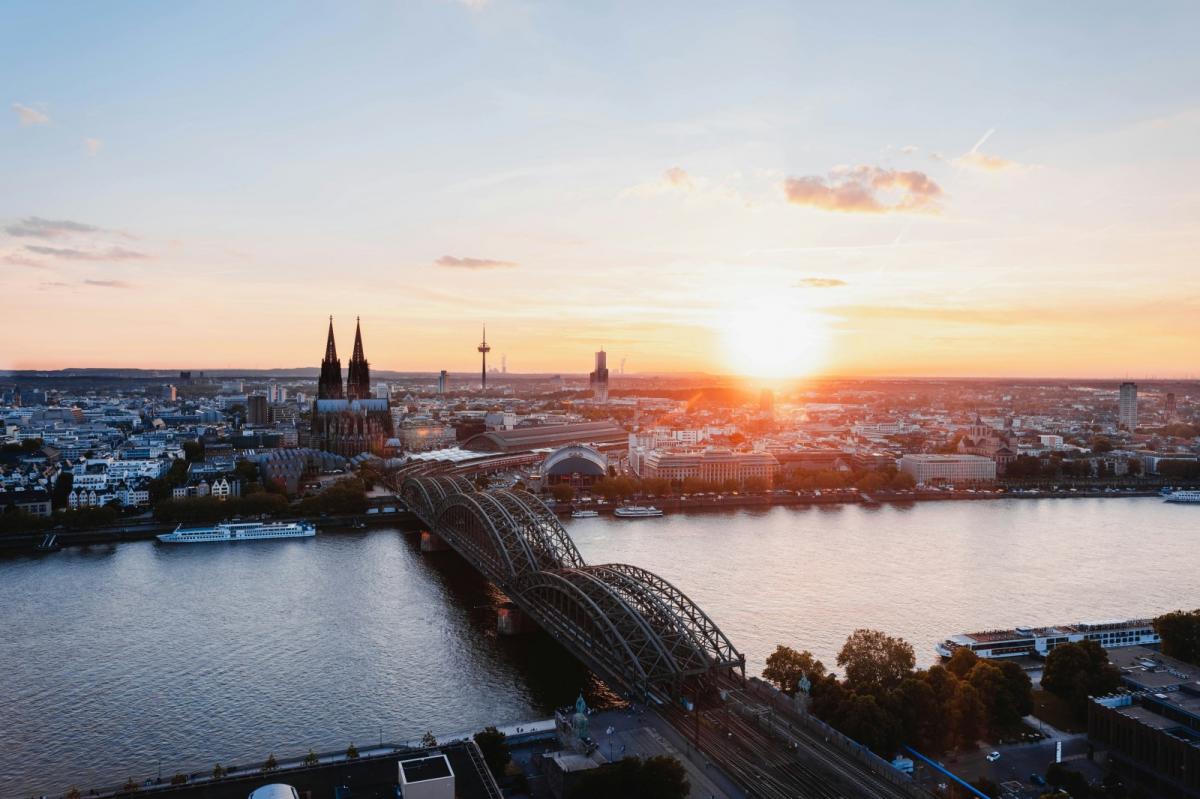 England v Slovenia - Evening heat for fans at home and in Cologne