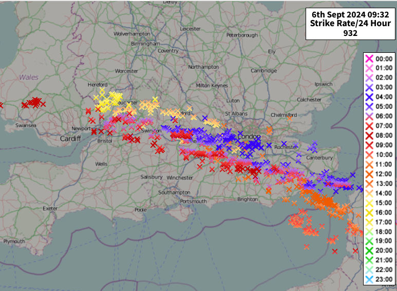 lightning strikes in thunderstorms 
