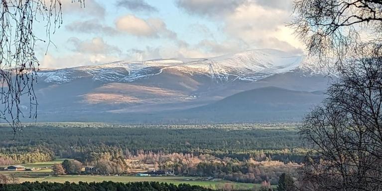 Very mild in the week ahead before much colder conditions spread south